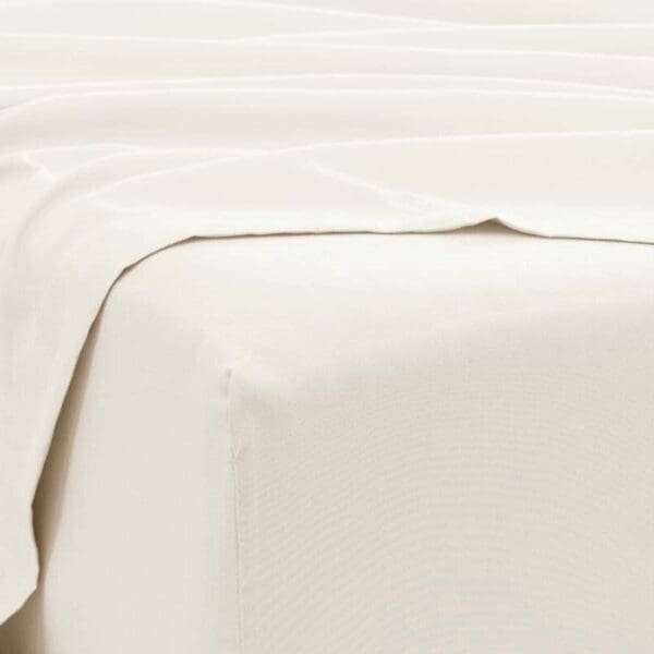 King size Ivory Beige 6-Piece Wrinkle Resistant Microfiber/Polyester Sheet Set - Image 3