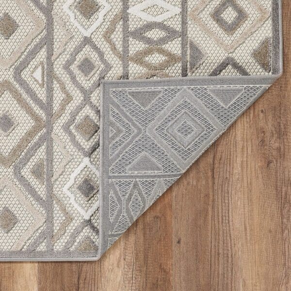 2' x 4' Southwestern Stain-Resistant Indoor/Outdoor Area Rug - Gray & Ivory - Image 5