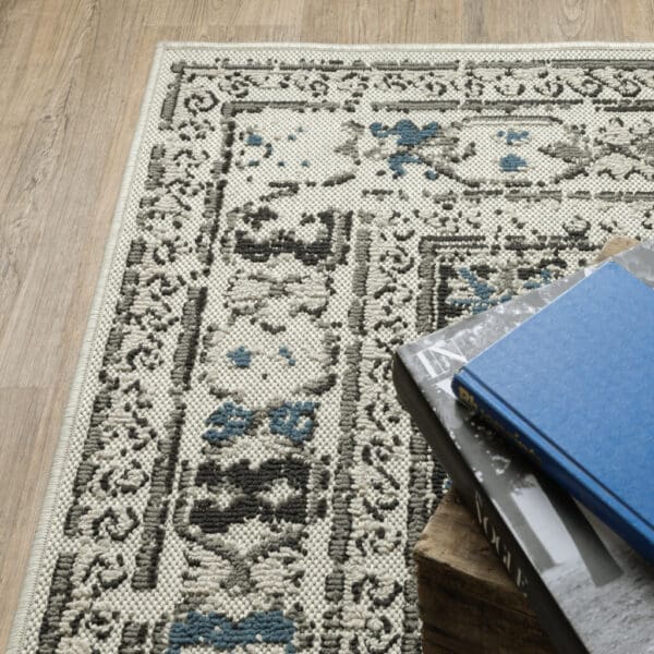 7' x 9' Oriental Stain-Resistant Indoor/Outdoor Area Rug - Blue & Beige - Image 7