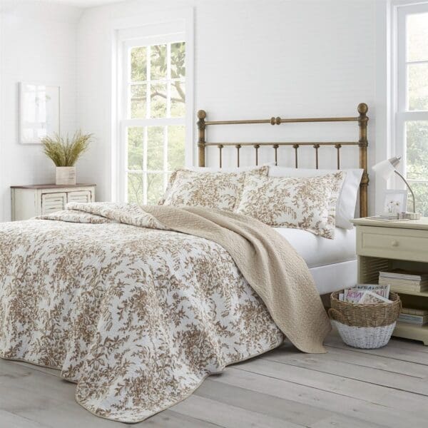 Full/Queen 3 PC Bed-in-a-Bag Bohemian Floral Cotton Quilt Set - White & Beige - Image 3